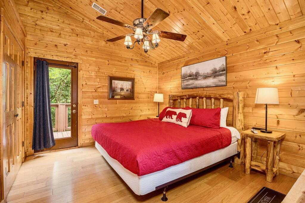 Panorama Mountain View Cabin, Less Than 10 Miles From Gatlinburg And Dollywood, Dog Friendly, 6 Bedrooms Sleeps 17, Fire Pit, Hottub, Washer Dryer, Fully Loaded Kitchen, Gameroom With A Tv, Pool Table, Arcade, Air Hockey, And Foosball Sevierville Exterior foto
