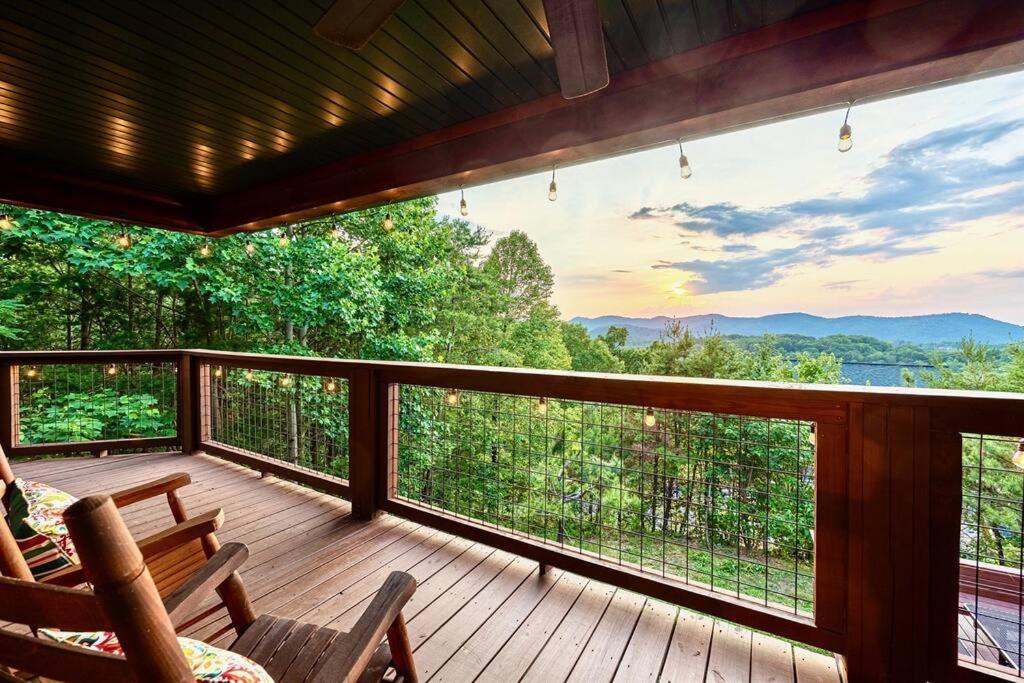Panorama Mountain View Cabin, Less Than 10 Miles From Gatlinburg And Dollywood, Dog Friendly, 6 Bedrooms Sleeps 17, Fire Pit, Hottub, Washer Dryer, Fully Loaded Kitchen, Gameroom With A Tv, Pool Table, Arcade, Air Hockey, And Foosball Sevierville Exterior foto